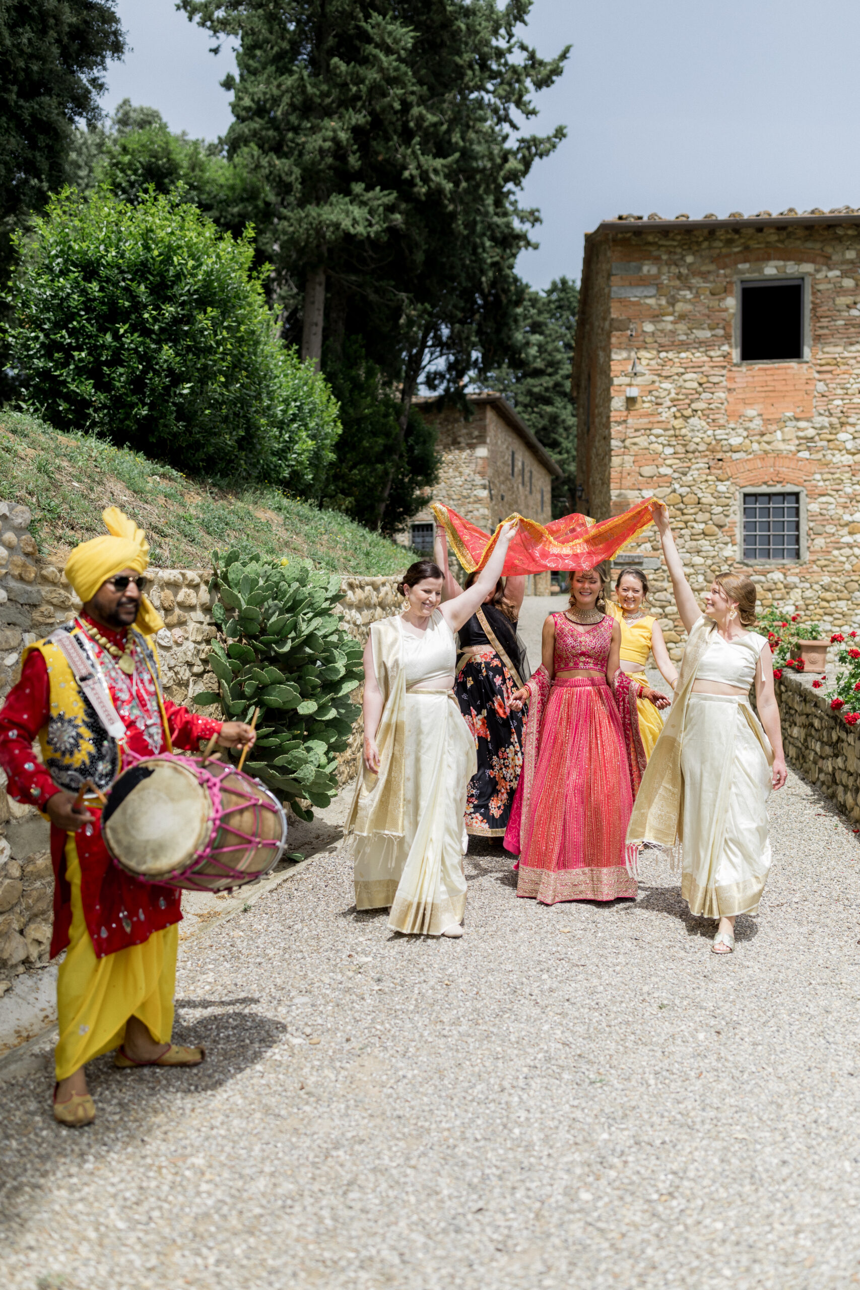 indian wedding in tuscany